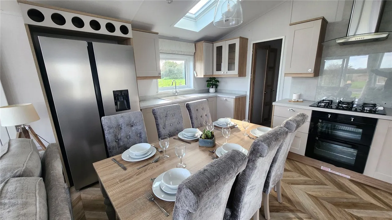 Havant Road, Hayling Island, PO11, photo 4