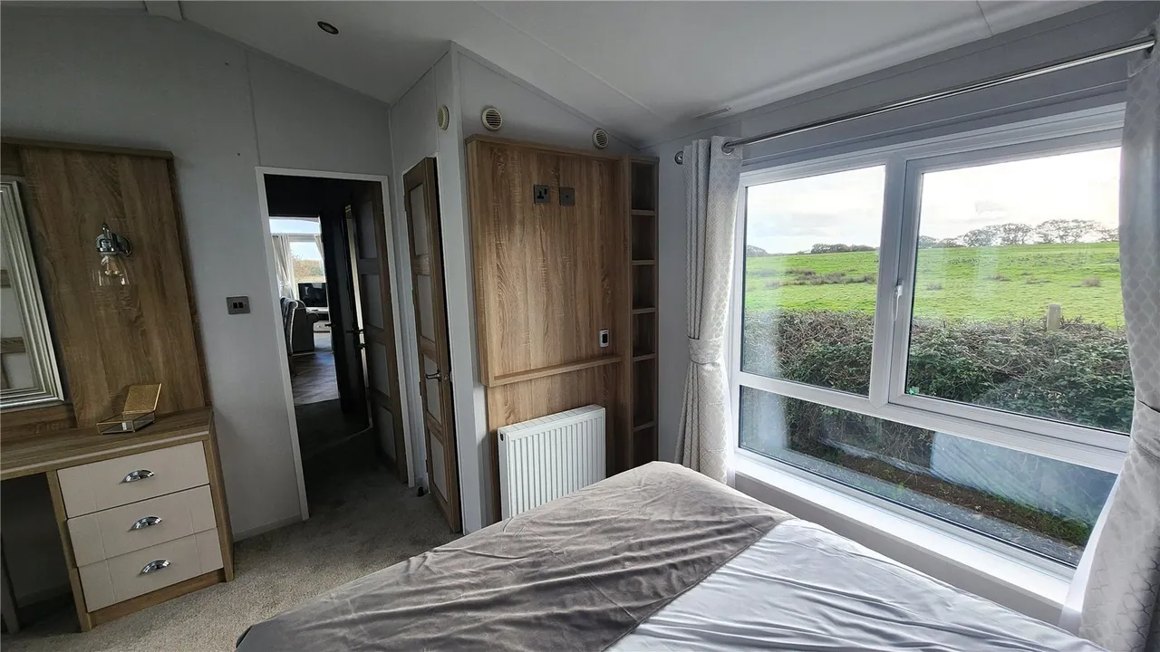 Havant Road, Hayling Island, PO11, photo 8