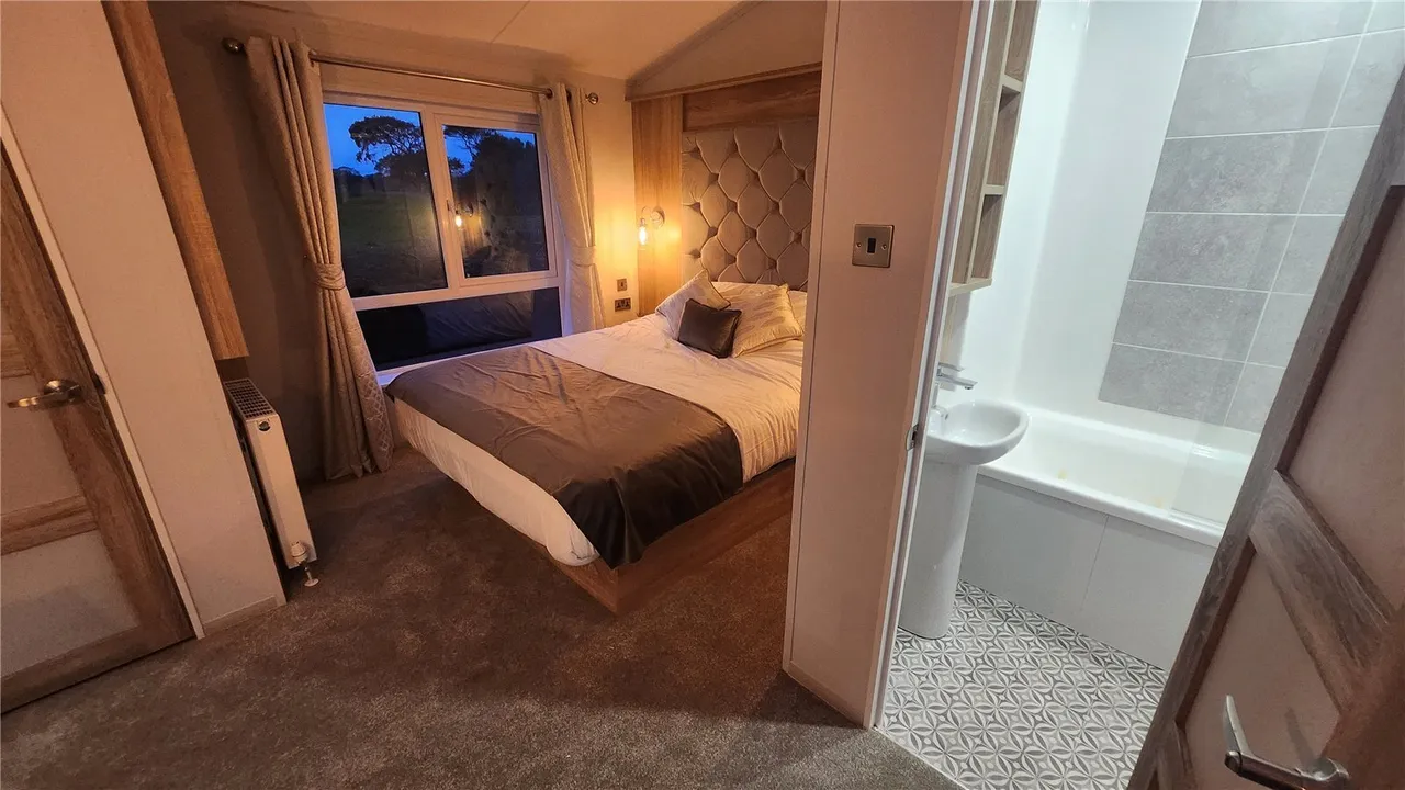 Havant Road, Hayling Island, PO11, photo 7