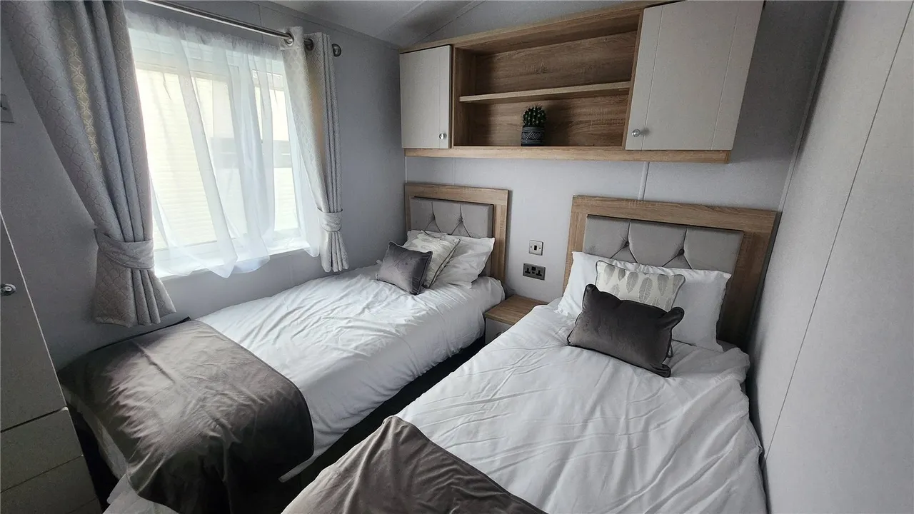 Havant Road, Hayling Island, PO11, photo 11
