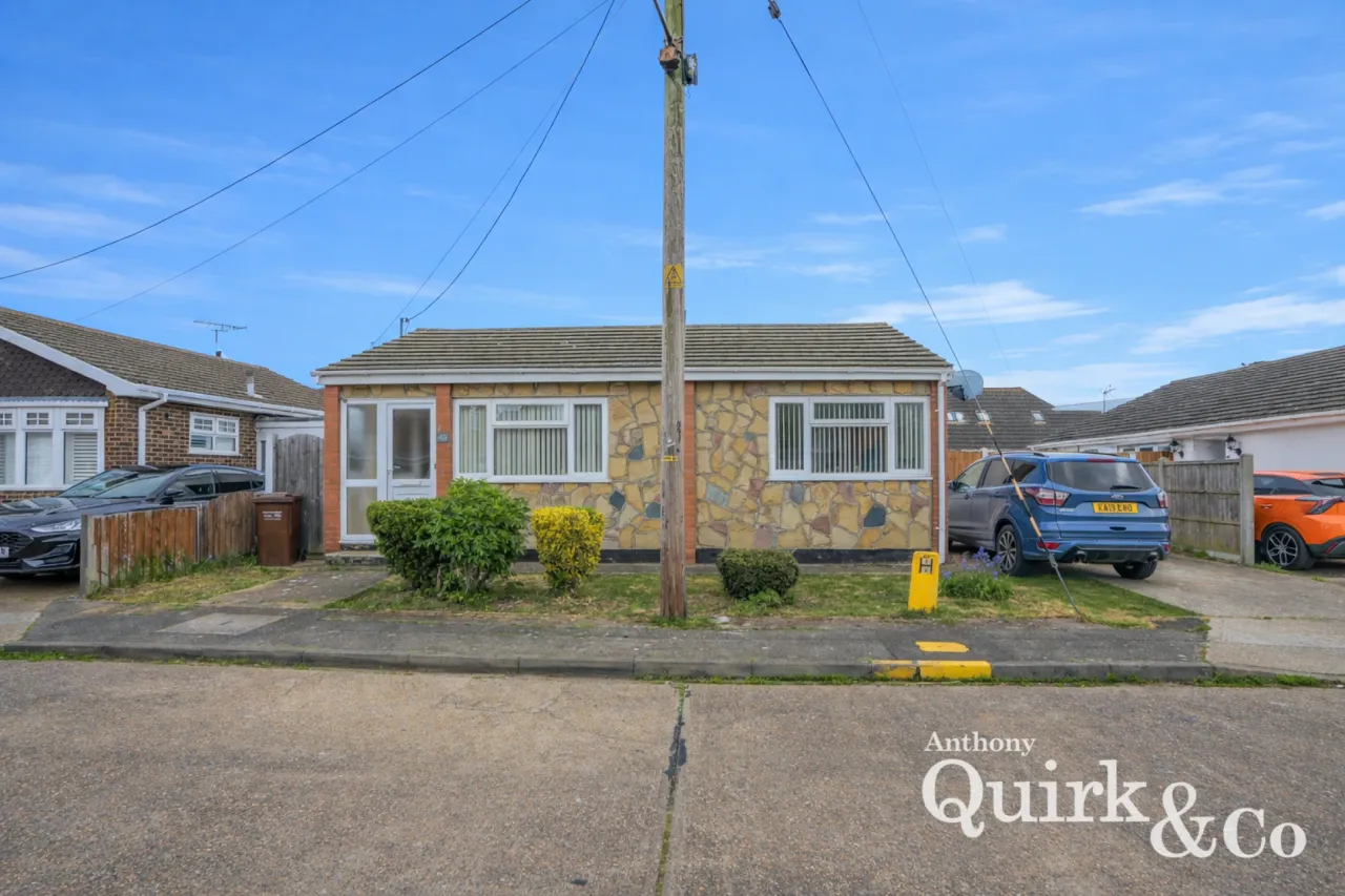 2 bed house for sale, Gainsborough Avenue, Canvey Island, SS8