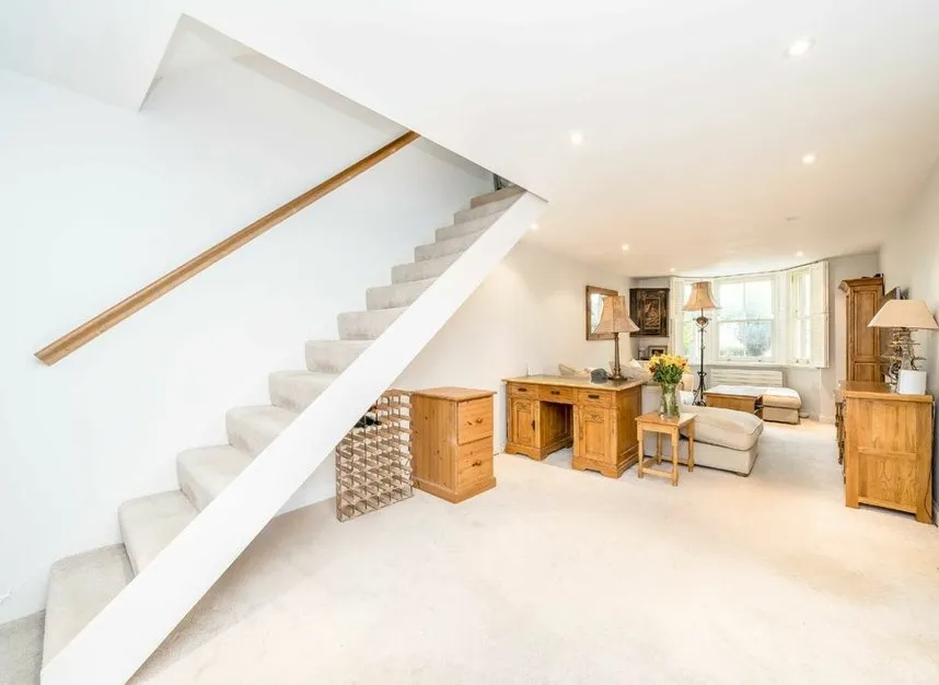 Church Street, Sunbury-On-Thames, TW16, photo 2