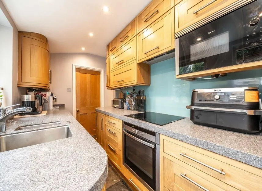 Church Street, Sunbury-On-Thames, TW16, photo 3