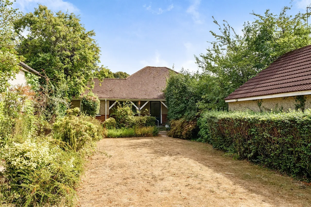 3 bed house for sale — Wellington Road, Enfield