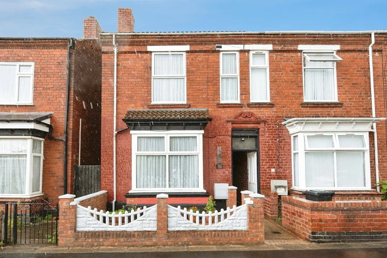 3 bed house for sale — Mckean Road, Oldbury