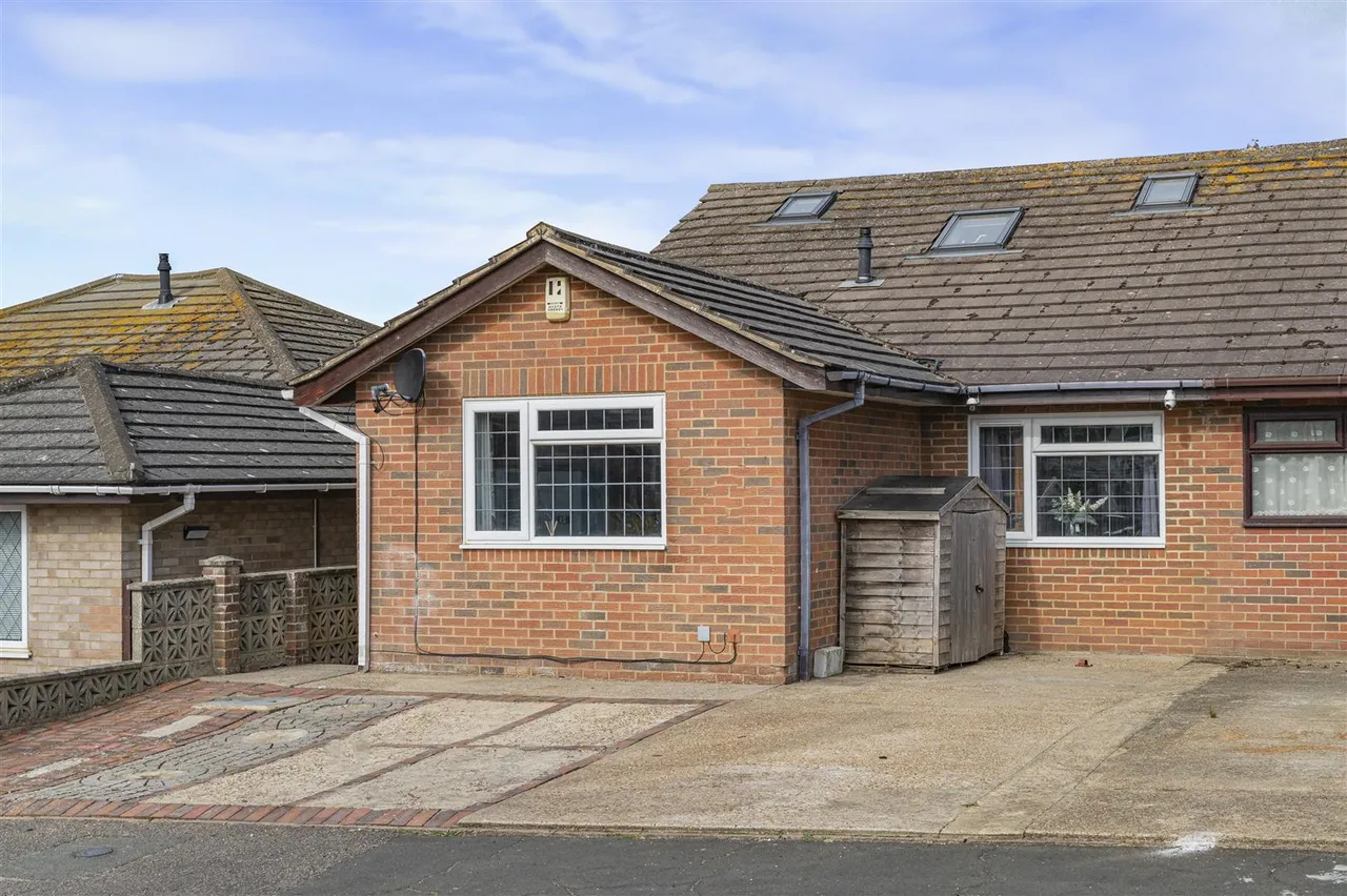 Cripps Avenue, Peacehaven, photo 9