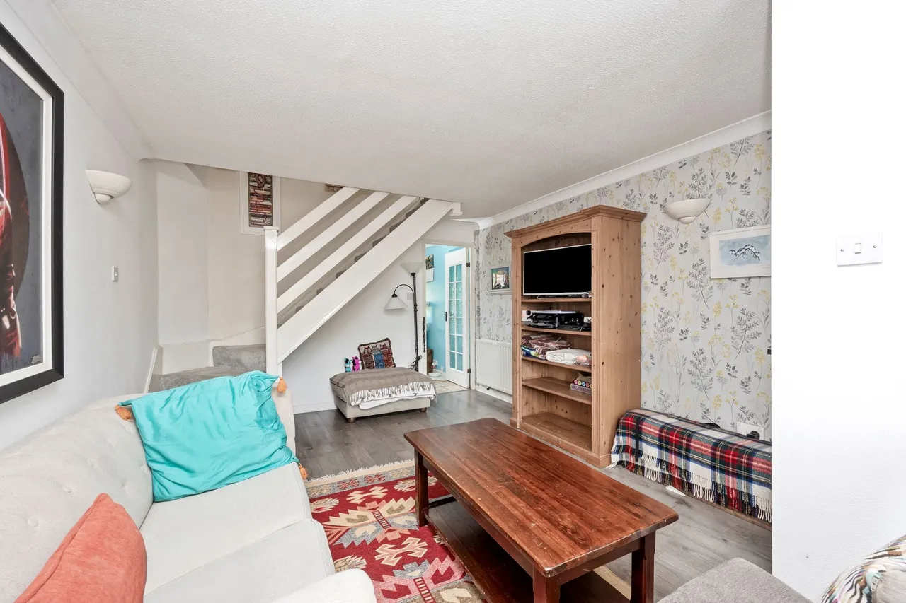 Farnham Close, Crawley, RH11, photo 3
