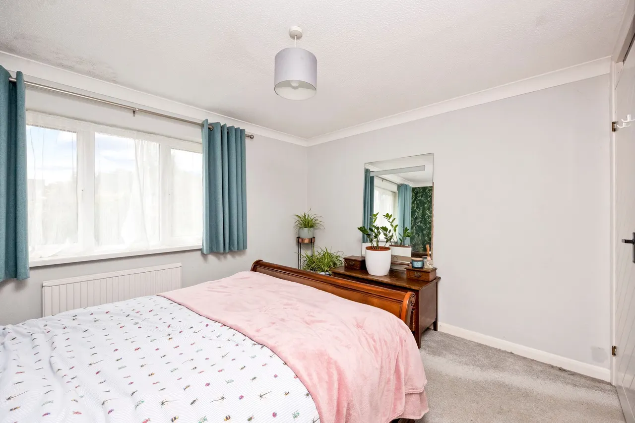Farnham Close, Crawley, RH11, photo 8