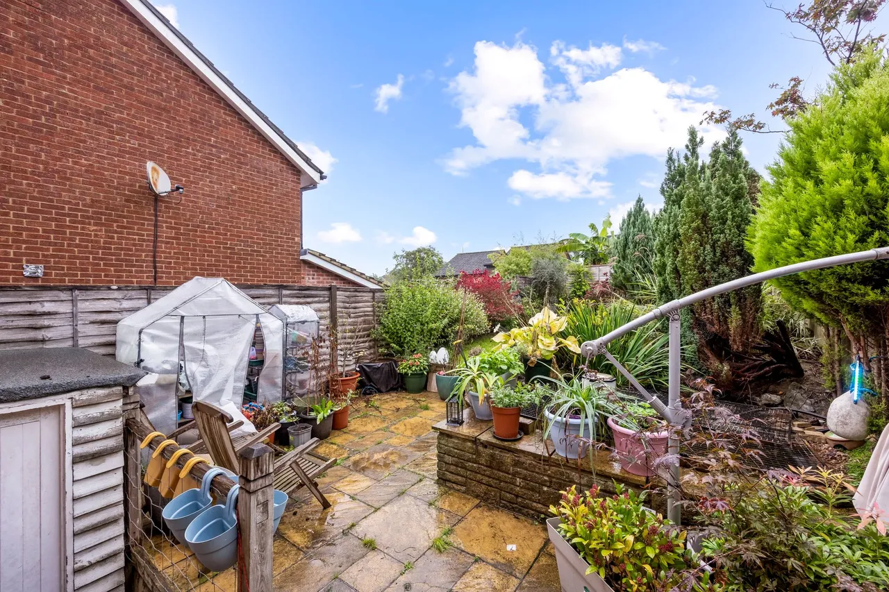 Farnham Close, Crawley, RH11, photo 13