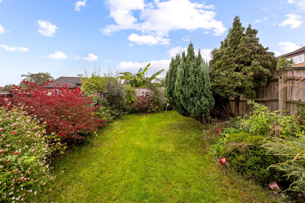 Farnham Close, Crawley, RH11, photo 12