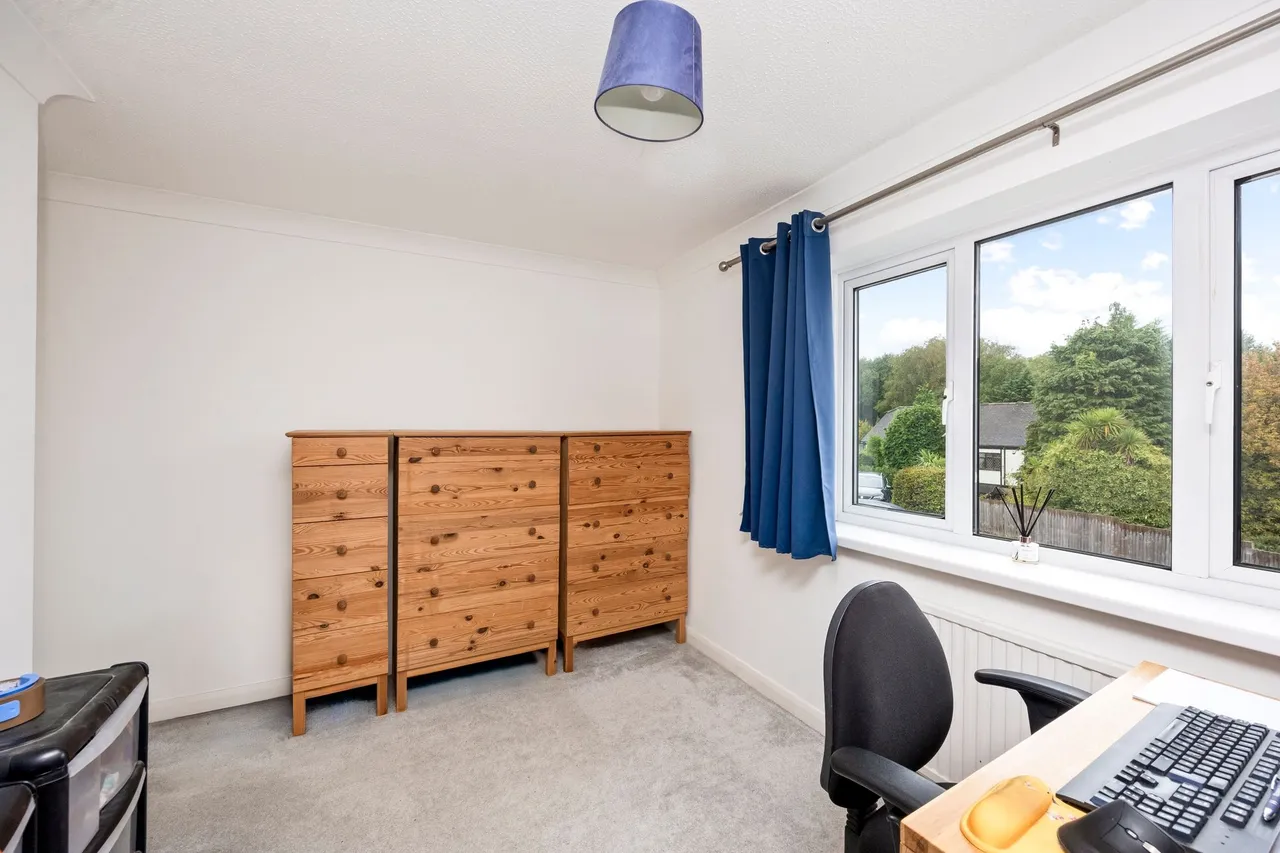 Farnham Close, Crawley, RH11, photo 10