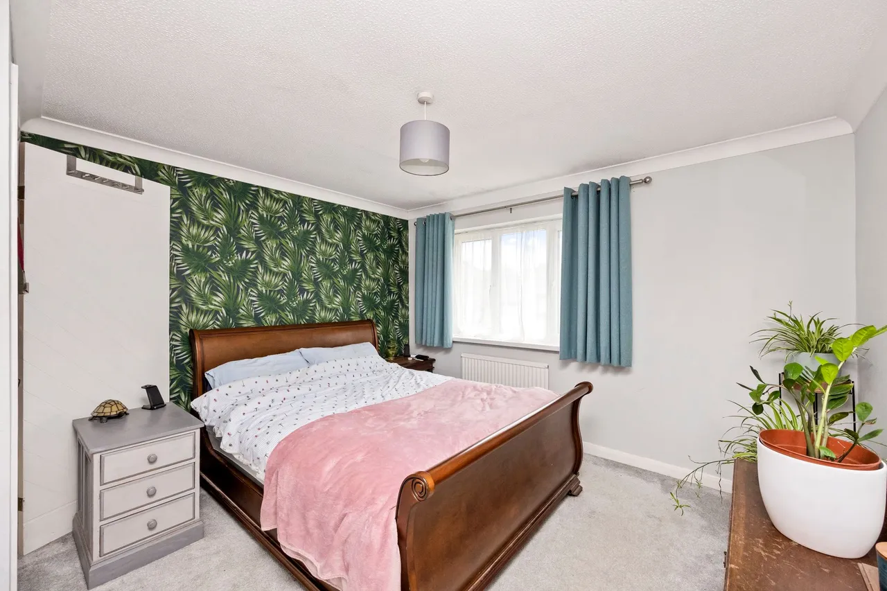 Farnham Close, Crawley, RH11, photo 7
