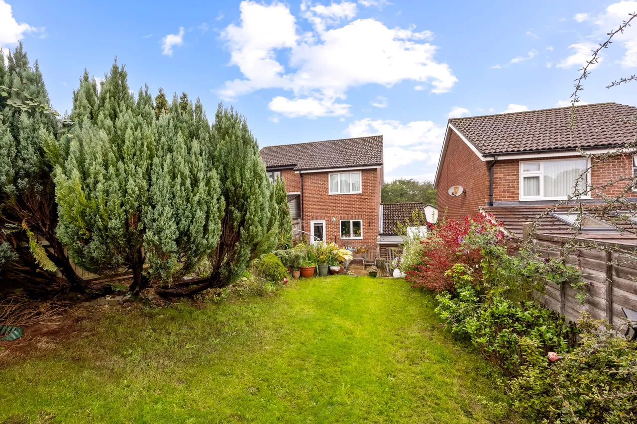 Farnham Close, Crawley, RH11, photo 14