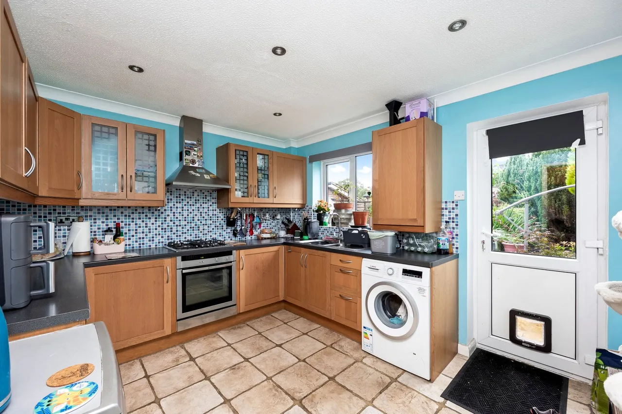 Farnham Close, Crawley, RH11, photo 5