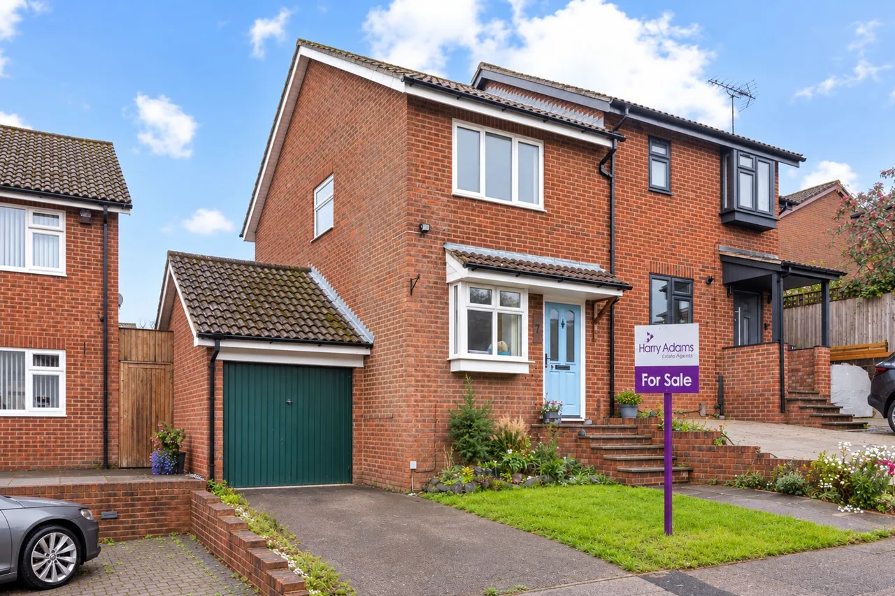 2 bed property for sale, Farnham Close, Crawley, RH11