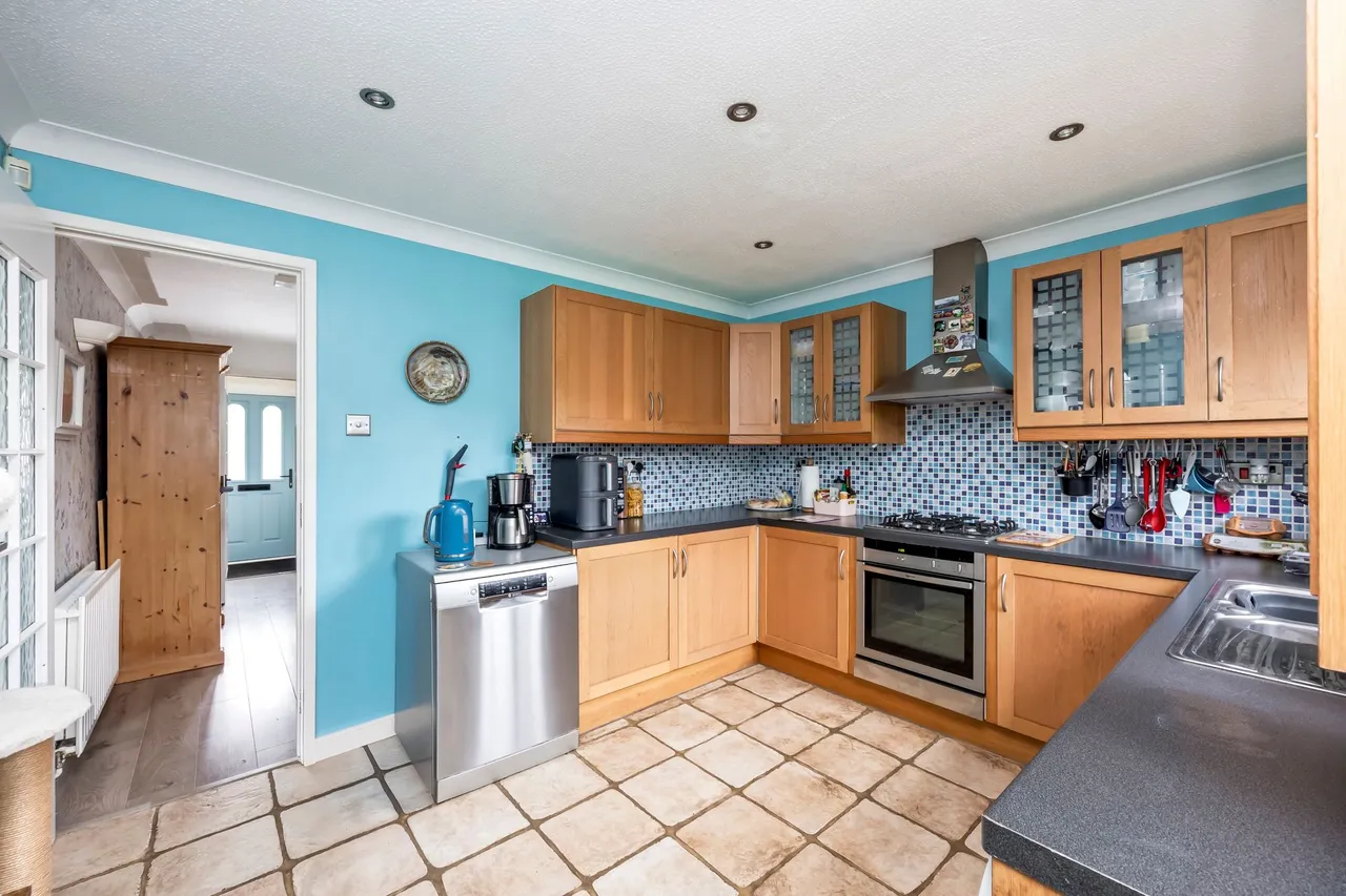 Farnham Close, Crawley, RH11, photo 6