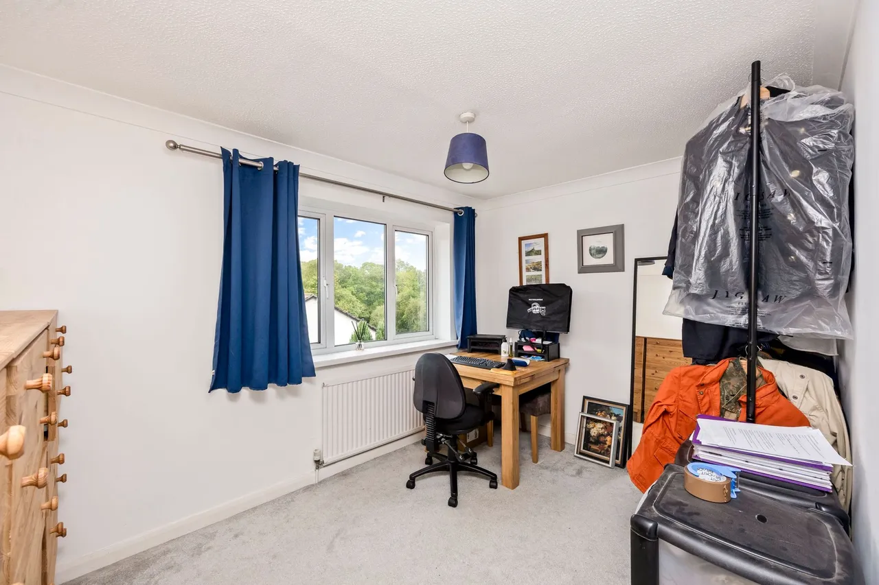 Farnham Close, Crawley, RH11, photo 9