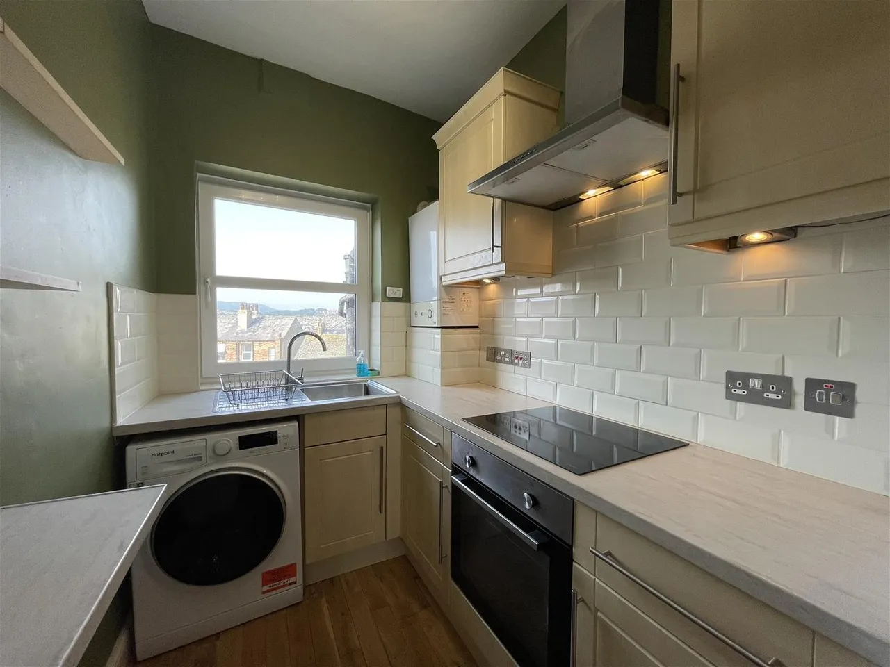 Albemarle Crescent, Scarborough, YO11, photo 3