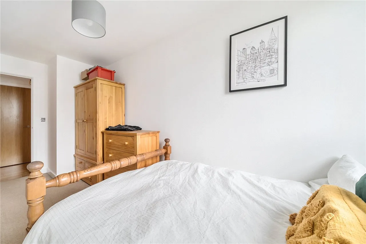 High Street, London, E15, photo 15