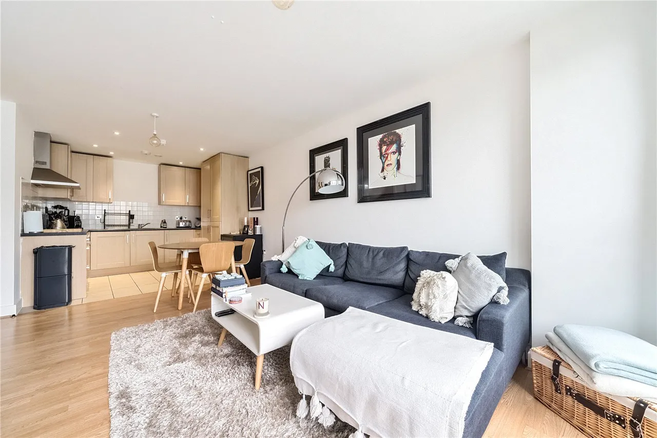 High Street, London, E15, photo 12
