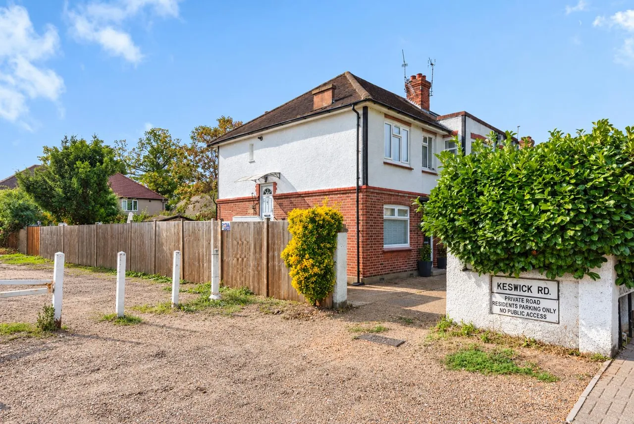 2 bed flat for sale, Hounslow Road, Twickenham, TW2