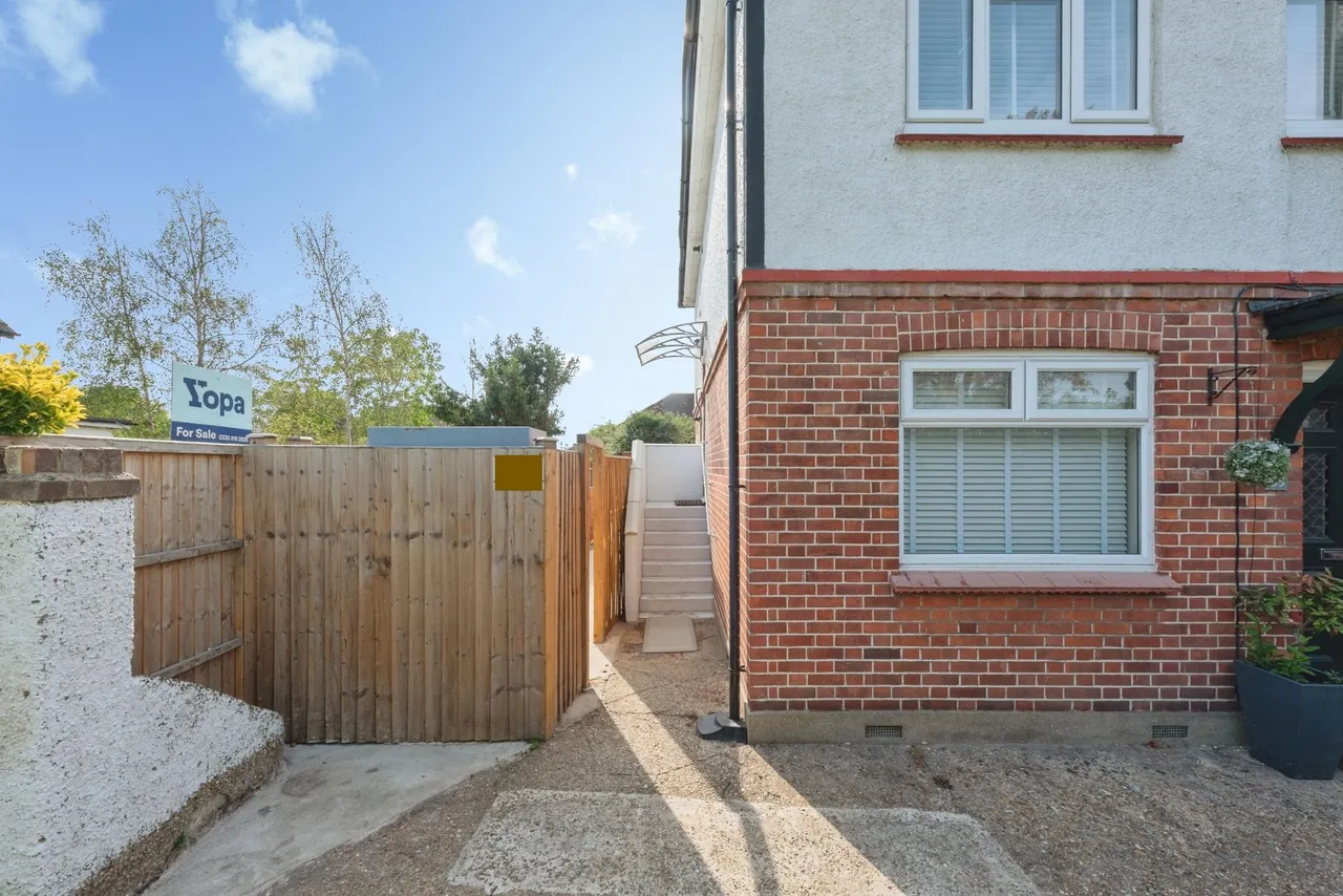 Hounslow Road, Twickenham, TW2, photo 22