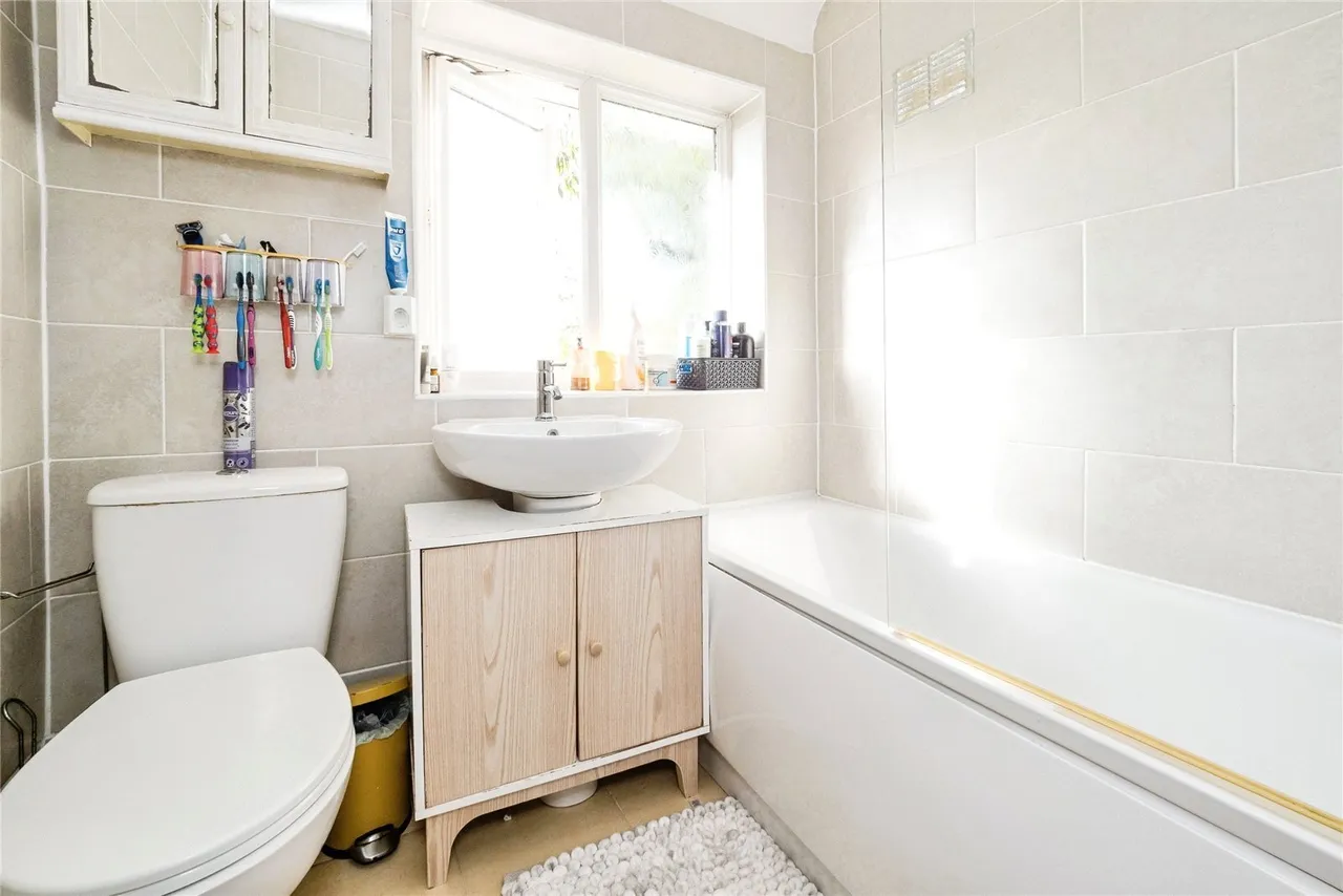 Maybank Avenue, Hornchurch, RM12, photo 15