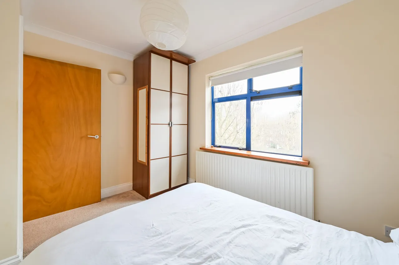 Flat 7, 2 Casson Street, London, photo 10