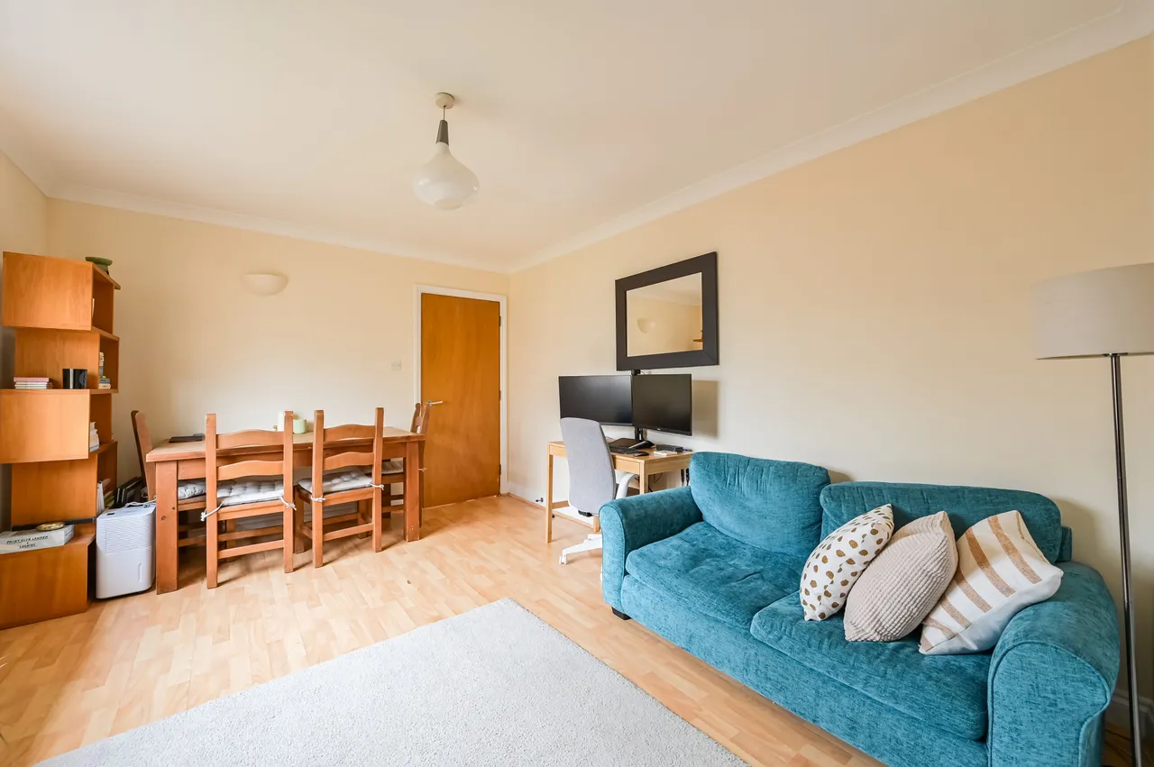 Flat 7, 2 Casson Street, London, photo 3