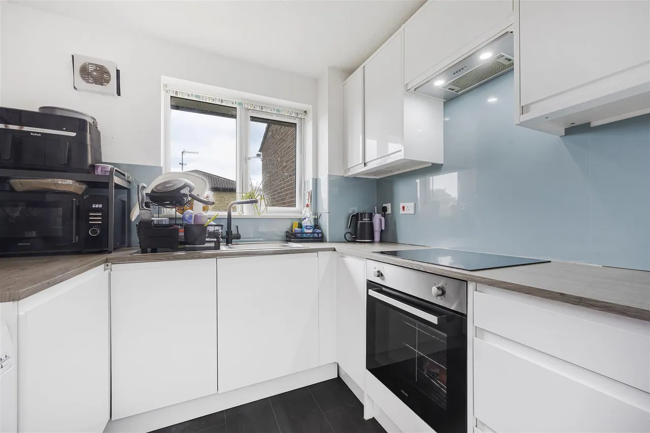 Lowestoft Drive, Cippenham, photo 3