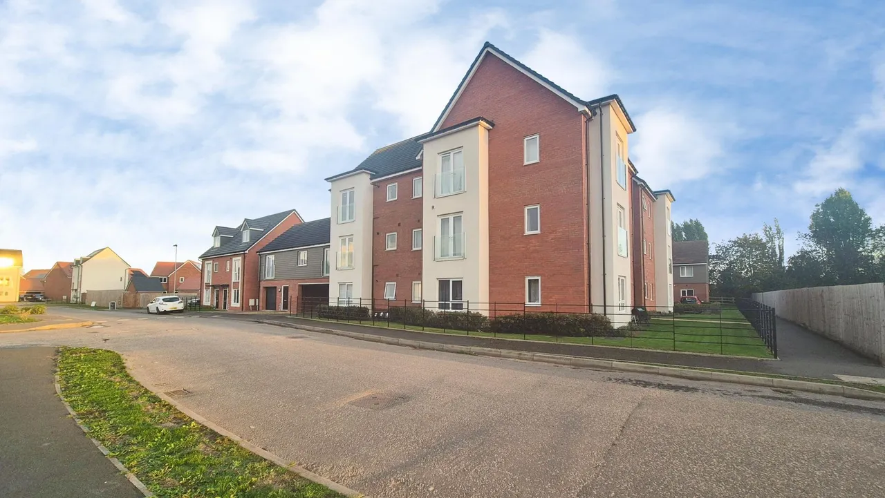 2 bed flat for sale, Delphinium Place, Stafford, ST17