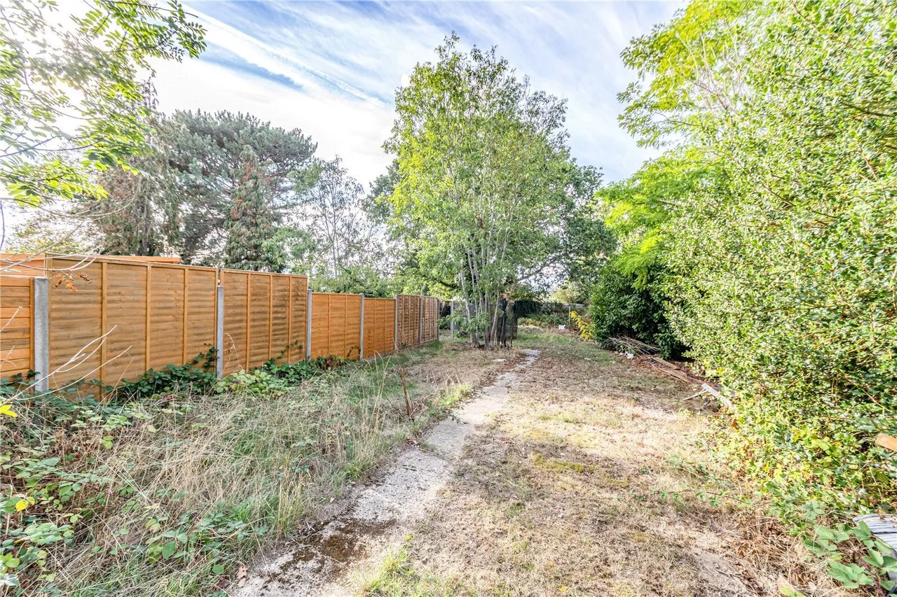 Tartar Road, Cobham, KT11, photo 12