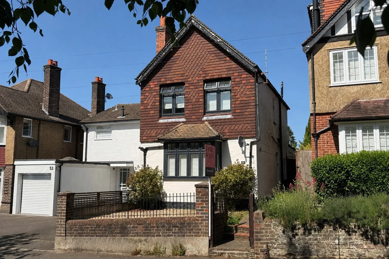 3 bed house for sale — Chart Lane, Reigate, RH2