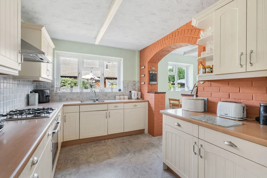Normandy Way, Bletchley, Milton Keynes, Buckinghamshire, MK3 7UW, photo 2