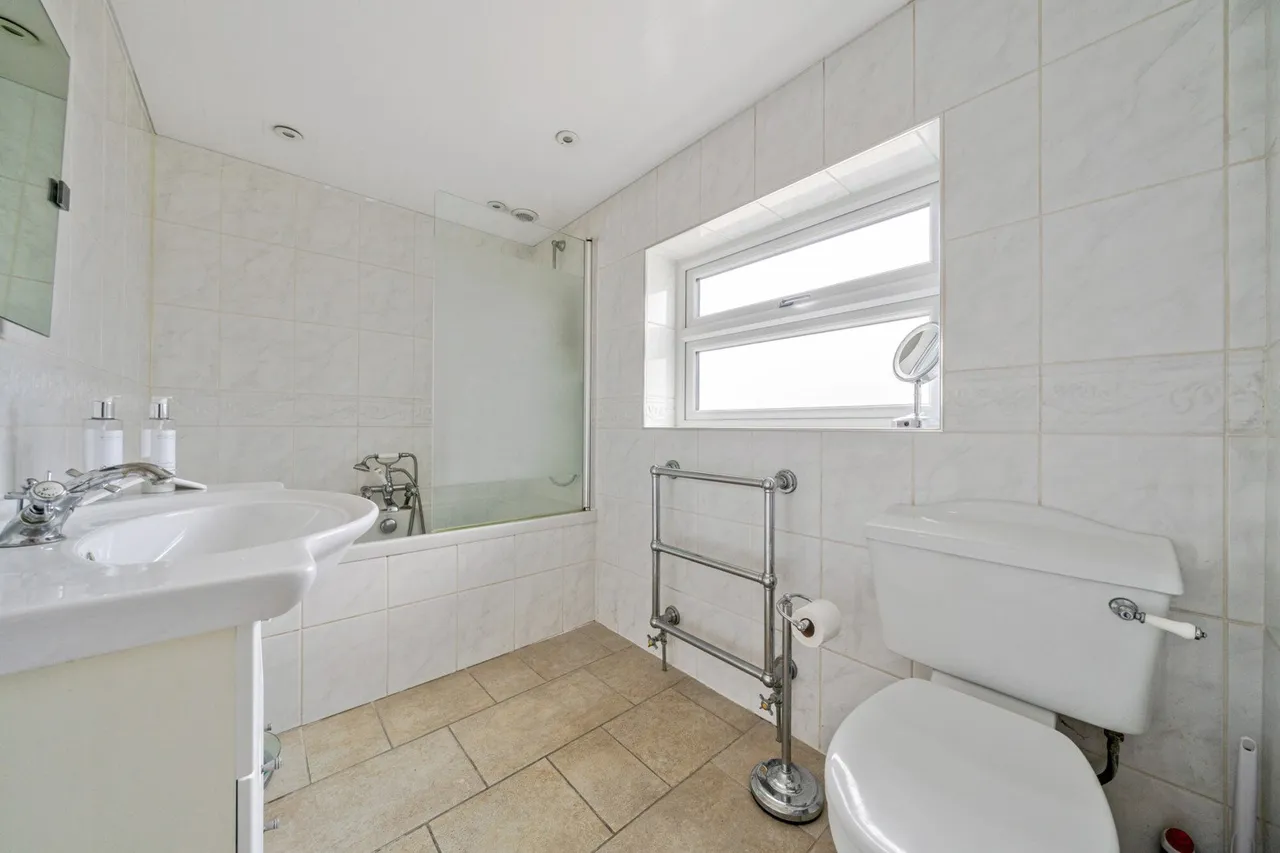 Selsey Crescent, DA16, photo 6