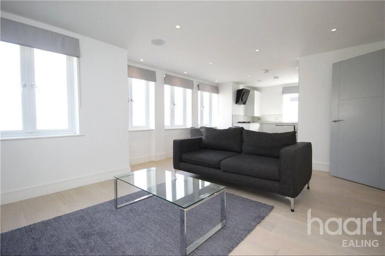 Ealing Green, W5, photo 2