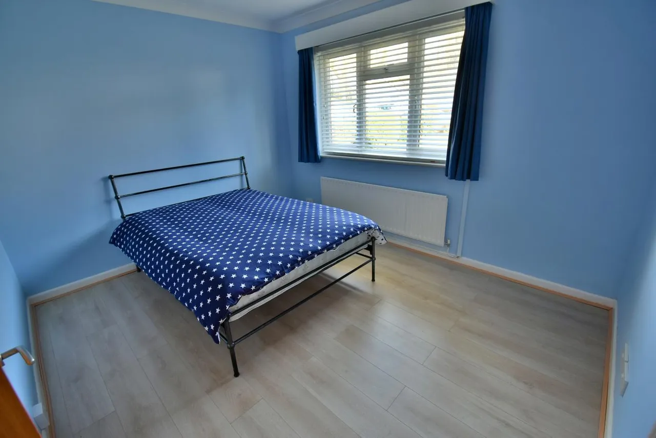 Martins Drive, BH22, photo 12