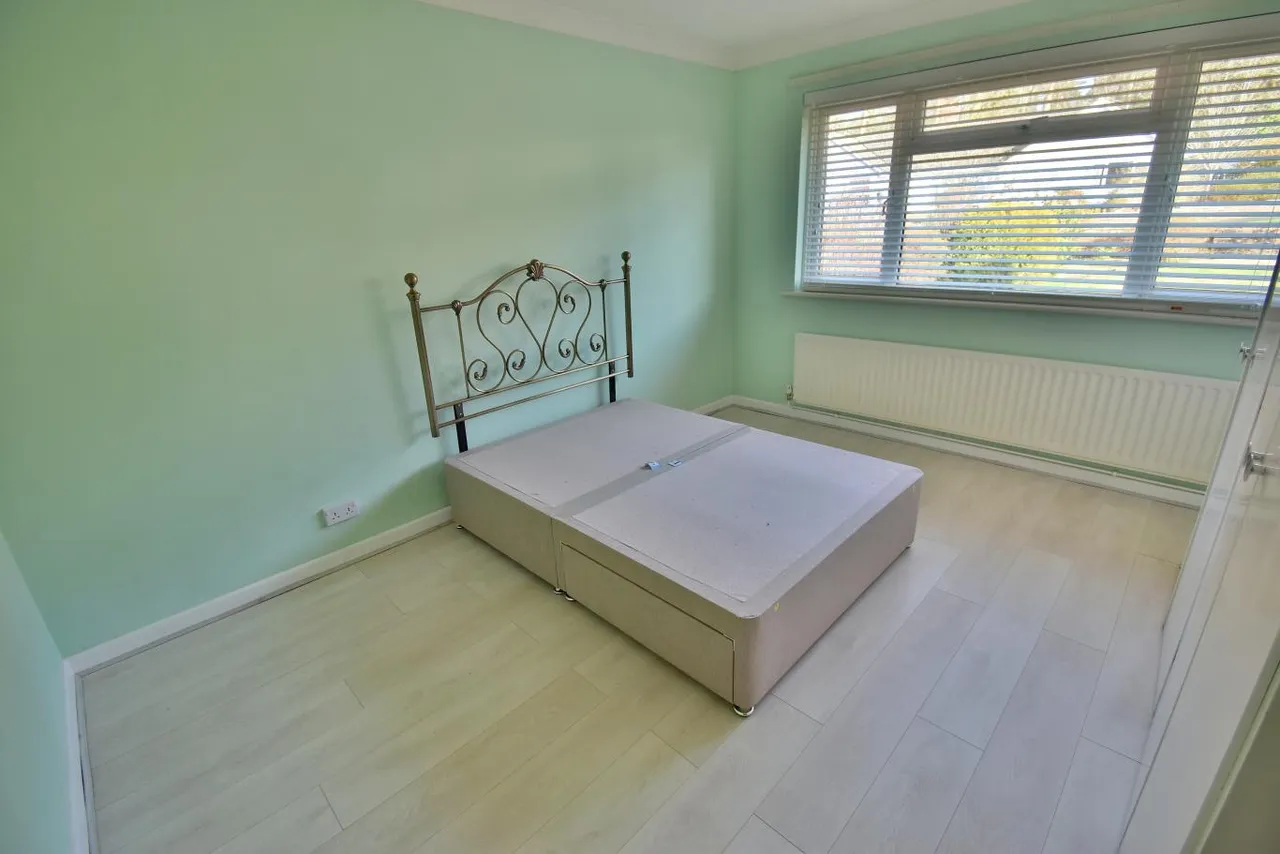 Martins Drive, BH22, photo 13