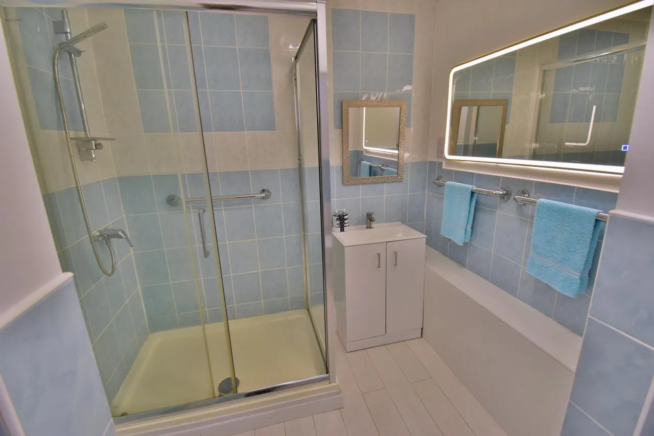 Martins Drive, BH22, photo 18