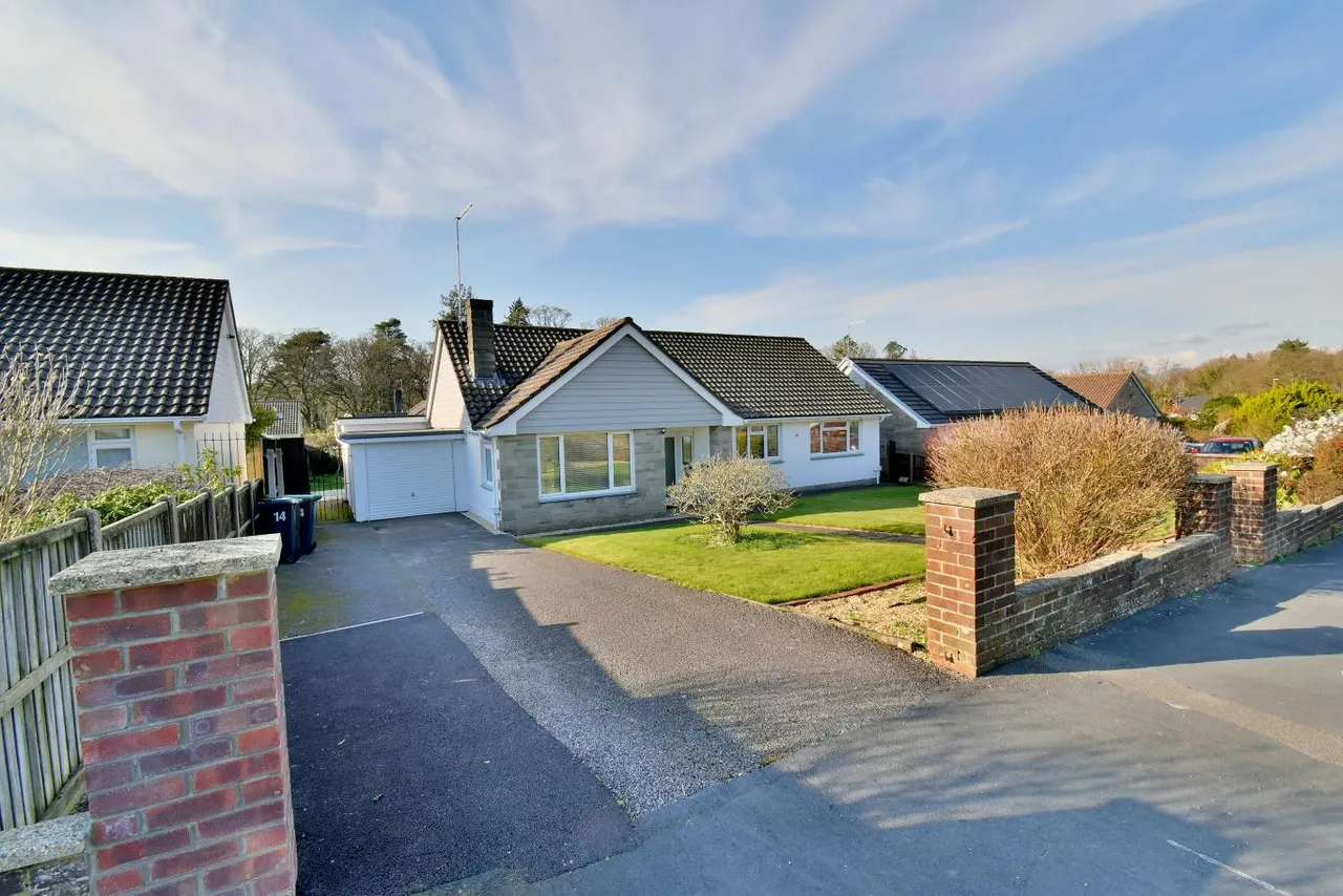 Martins Drive, BH22, photo 21