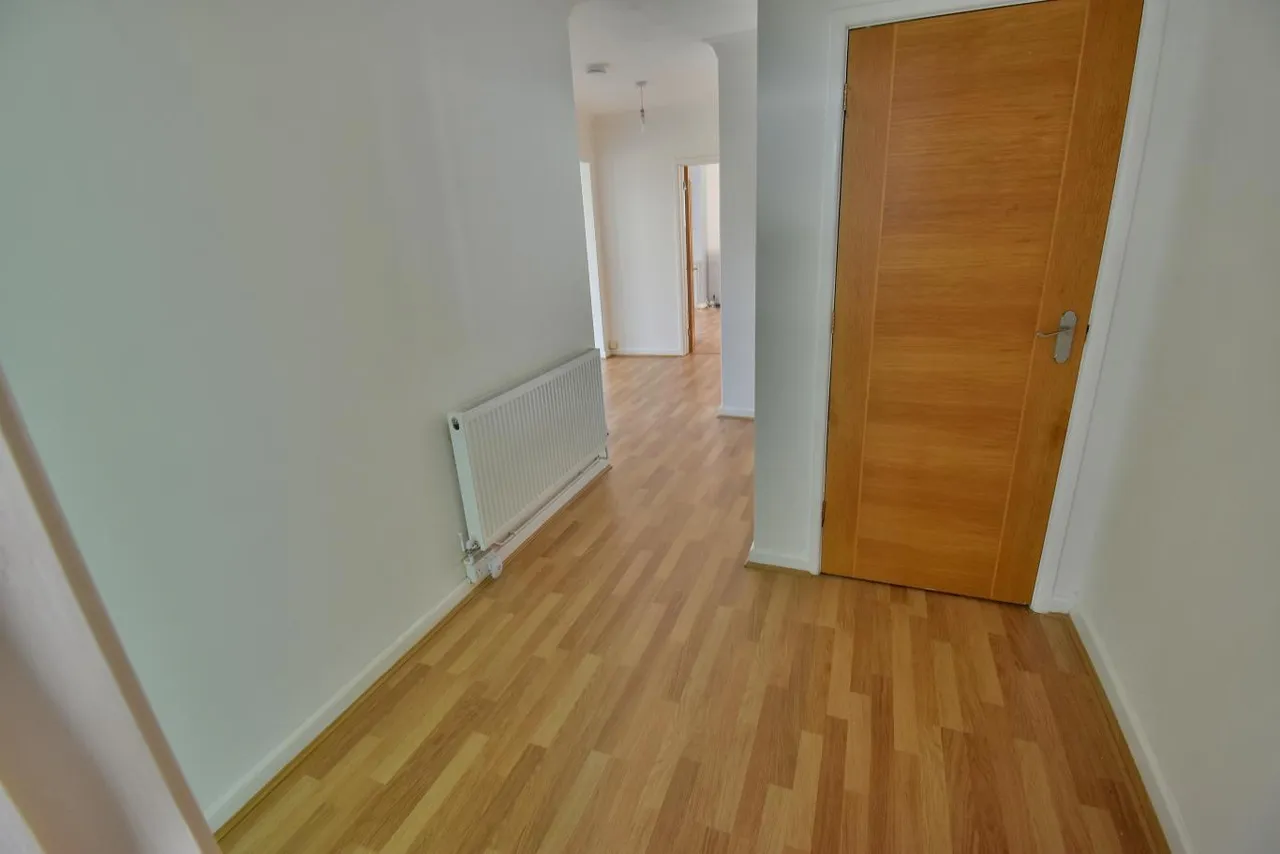 Martins Drive, BH22, photo 11