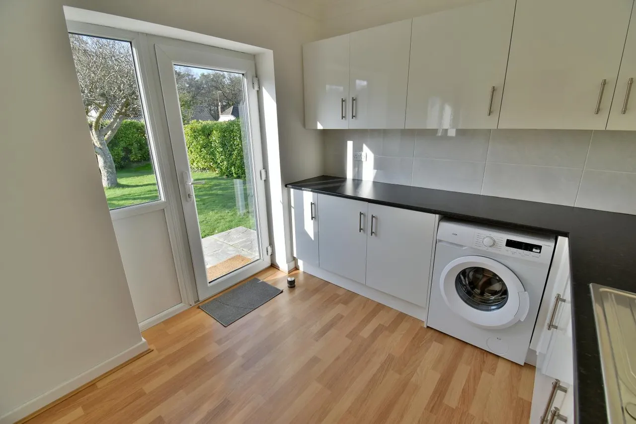 Martins Drive, BH22, photo 7
