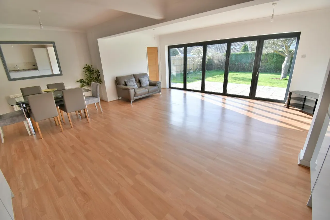 Martins Drive, BH22, photo 4