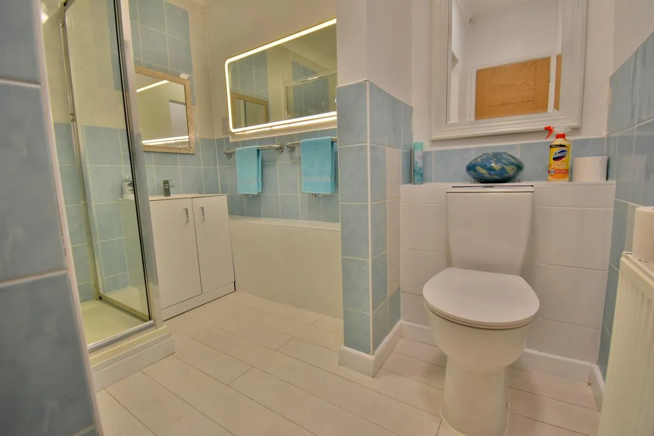 Martins Drive, BH22, photo 16