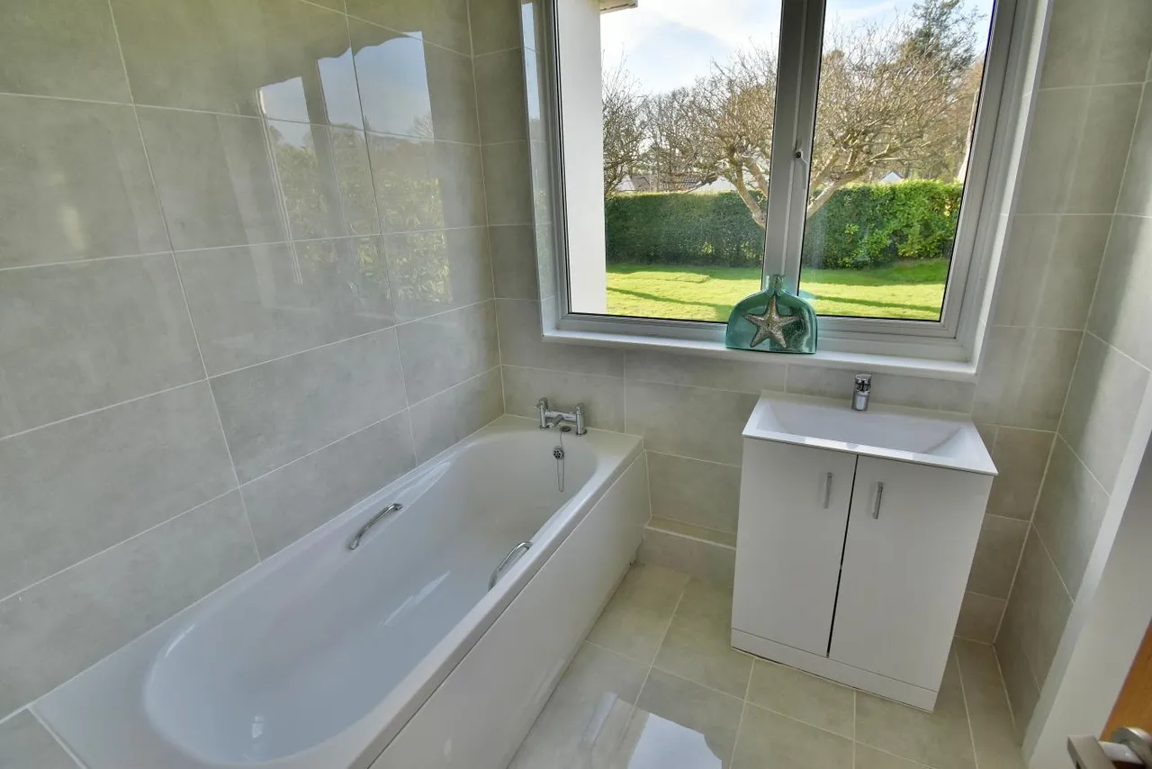Martins Drive, BH22, photo 15