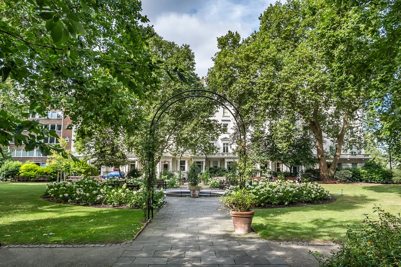 St. Georges Square, London, SW1V, photo 4