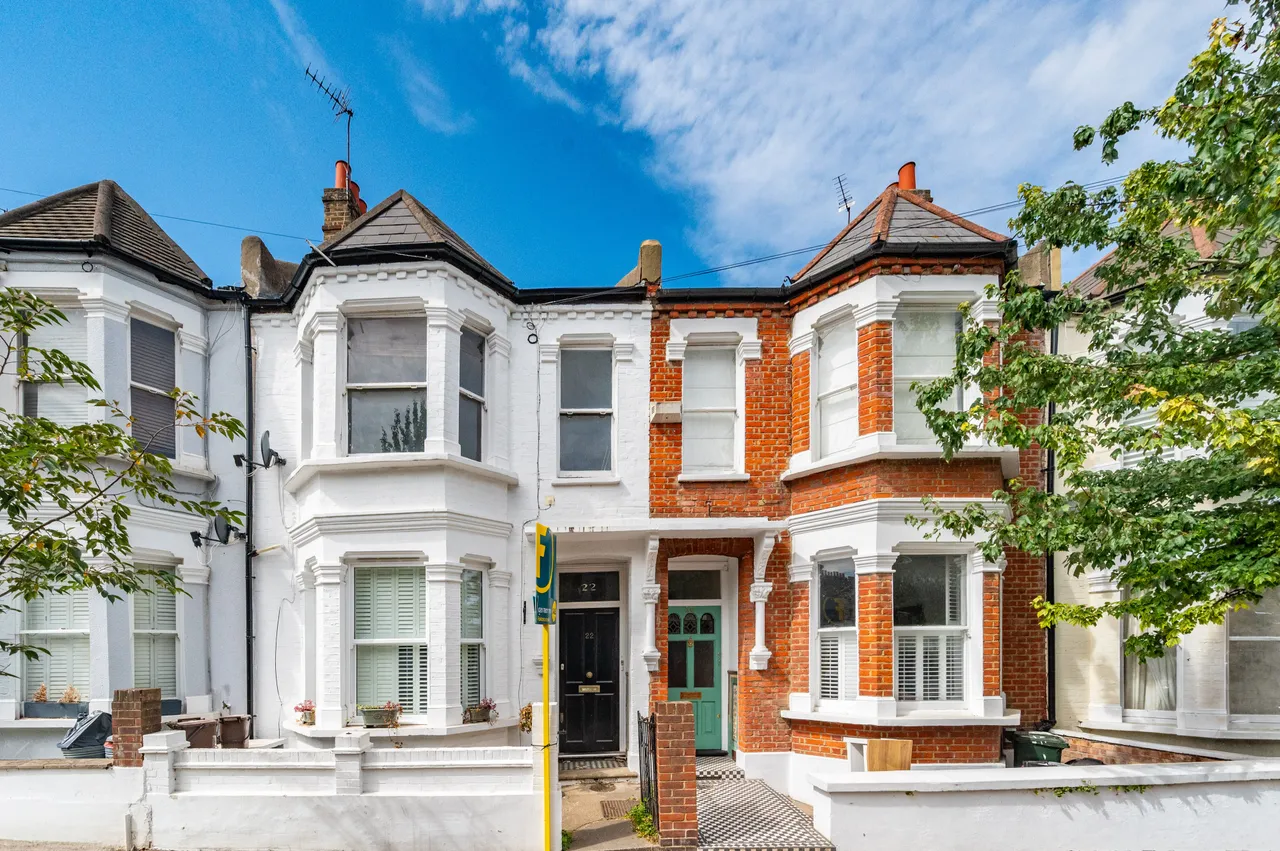 3 bed flat for sale — 22 Jedburgh Street, London