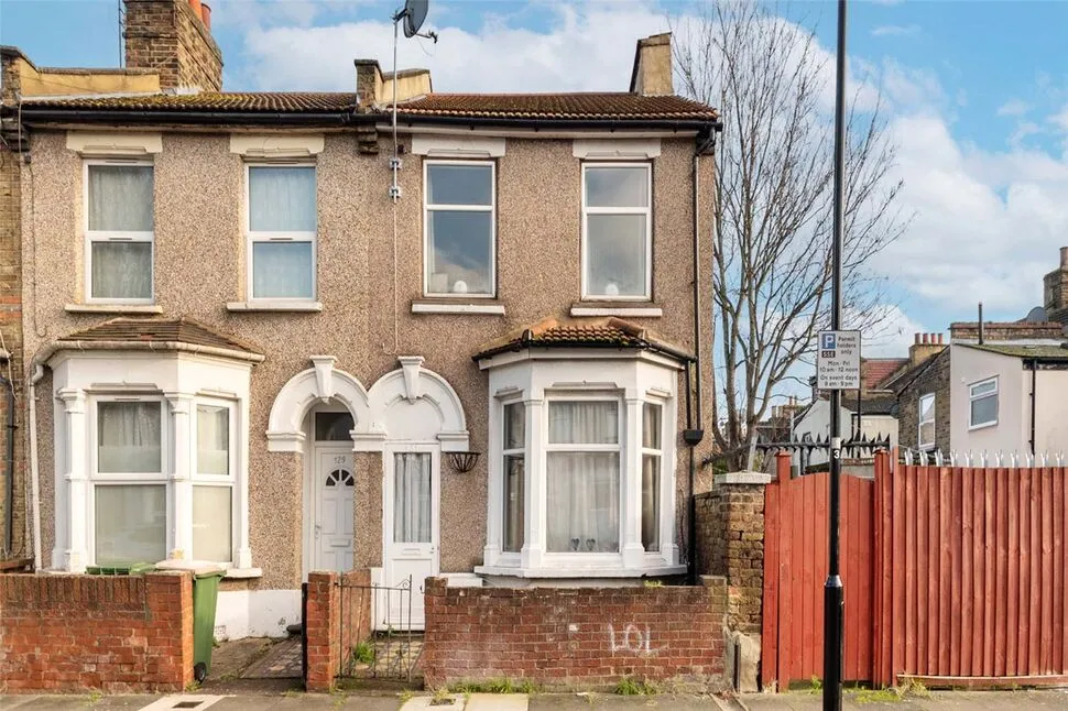 3 bed house to rent — Meath Road, Stratford, E15
