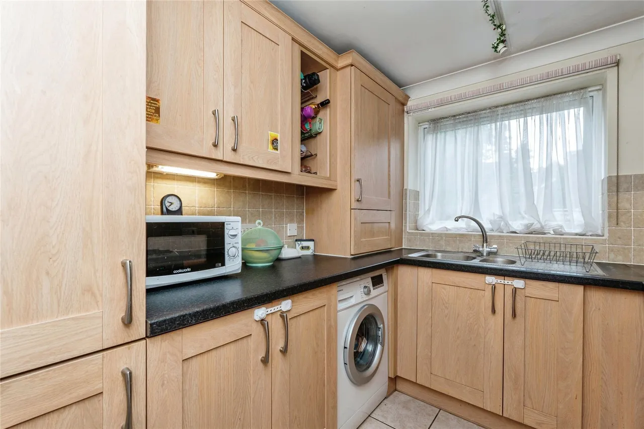 Regents Park Road, Regents Park, SO15, photo 11