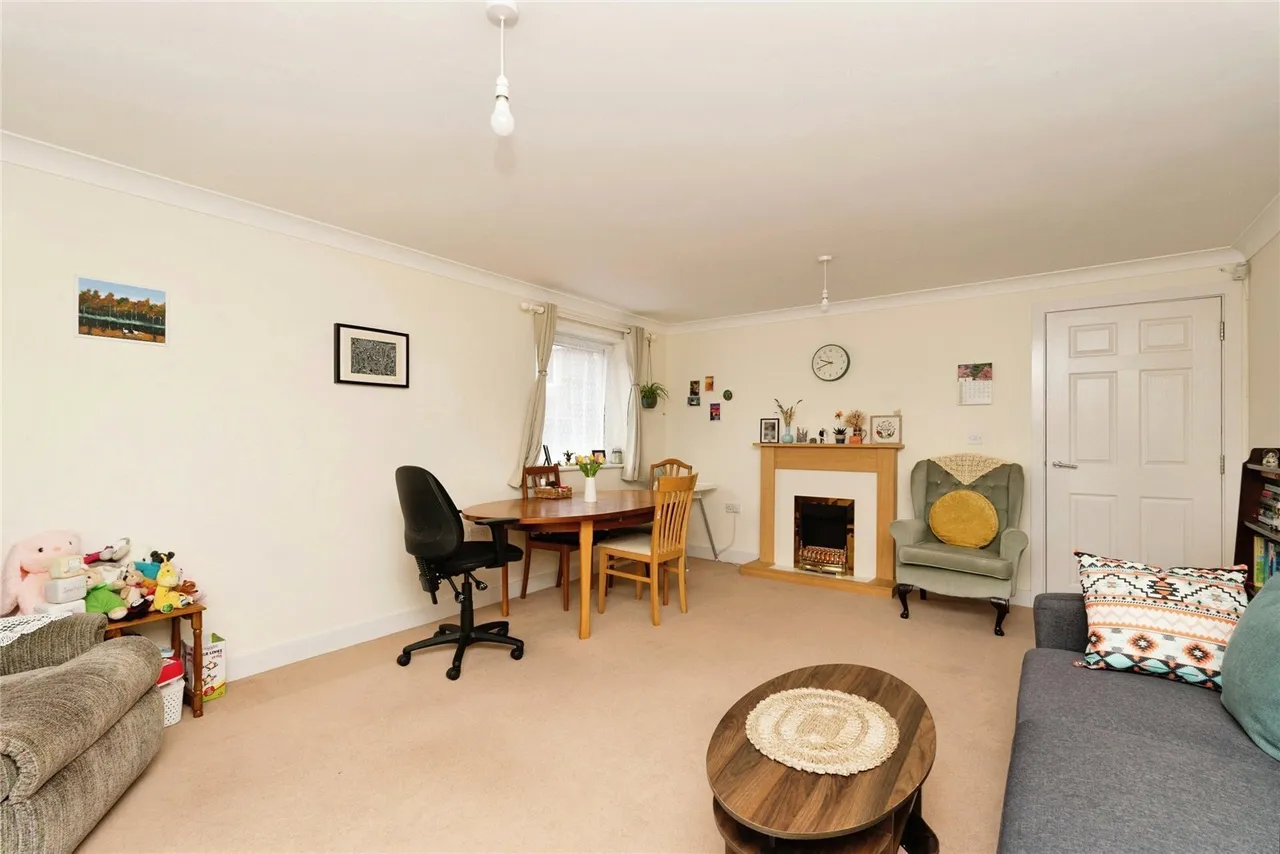 Regents Park Road, Regents Park, SO15, photo 7